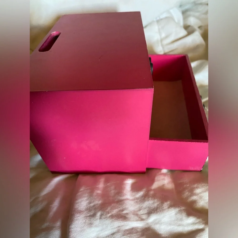 Hello Kitty Pink and Zebra Jewelry Box - Picture 11 of 12